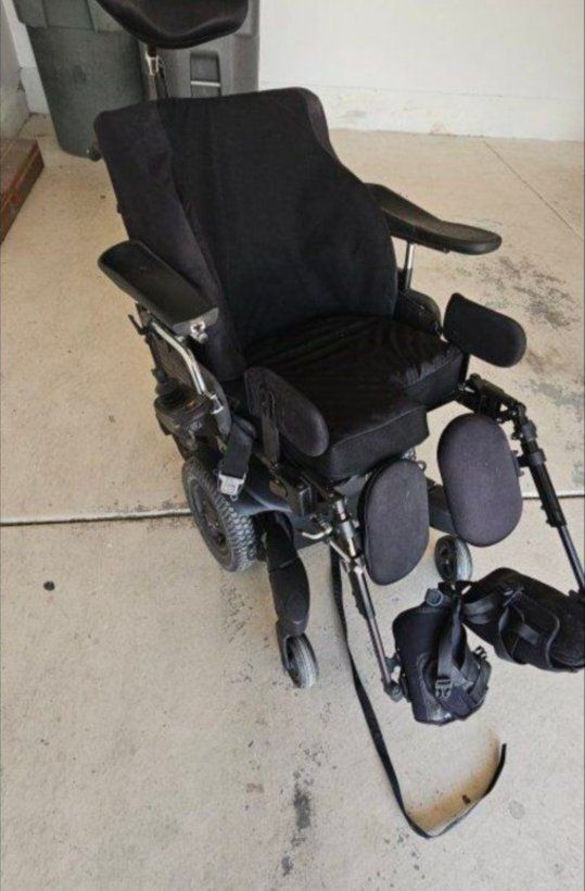 Quickie QM-710 Electric Power Wheelchair - Black, Adjustable