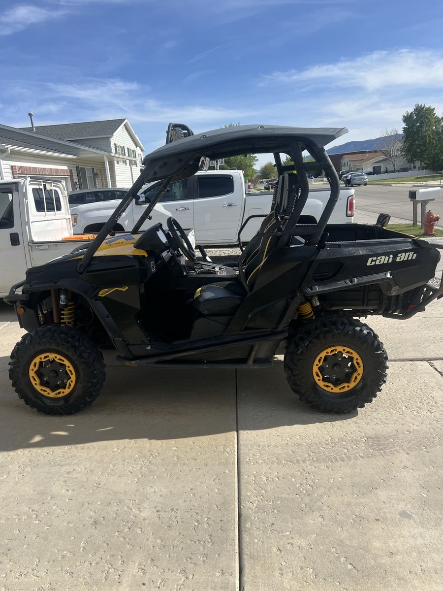 Can-am commander 2012