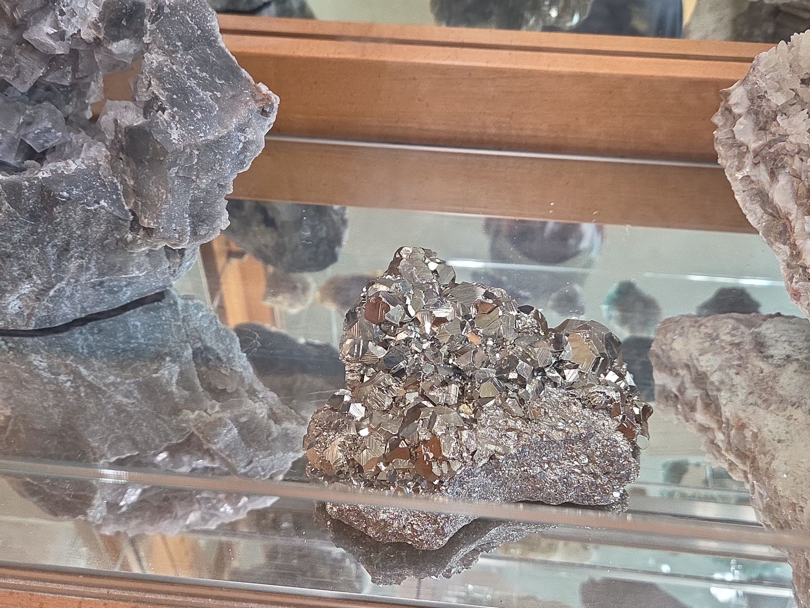 Main image 10