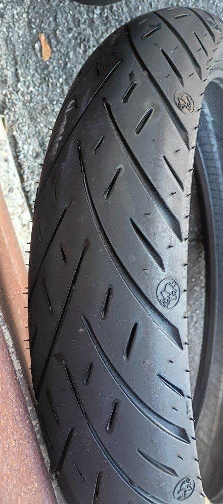 * 130/60B19 Front Motorcycle Tire *