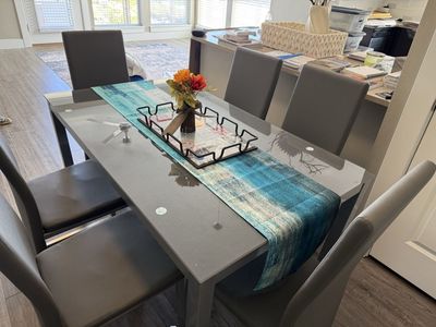 Modern kitchen table and chairs (In Sandy)