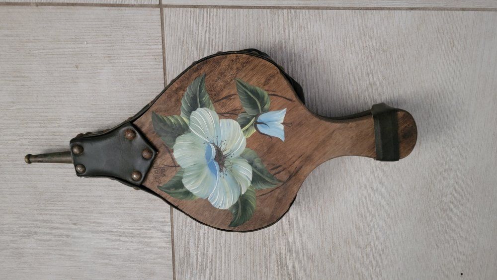 Antique Vintage Handcrafted

Bellows Made With Woo