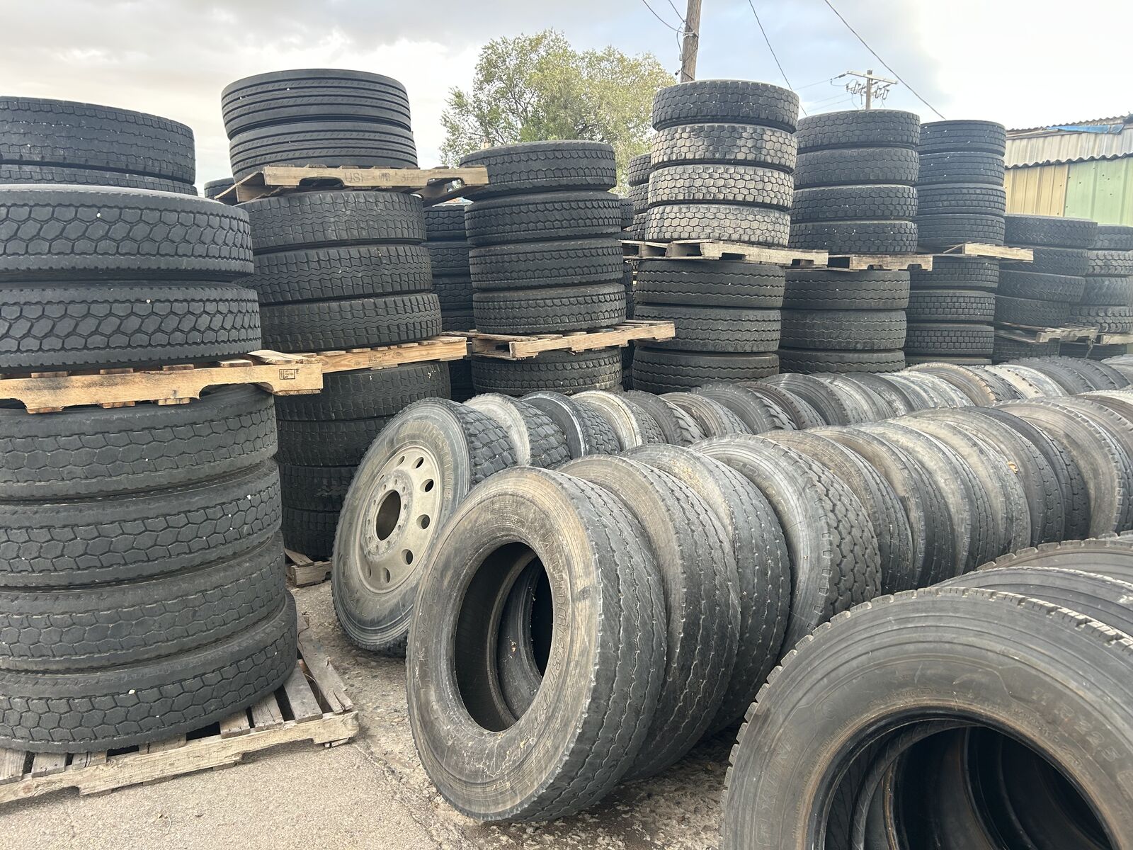 Truck & trailer tires