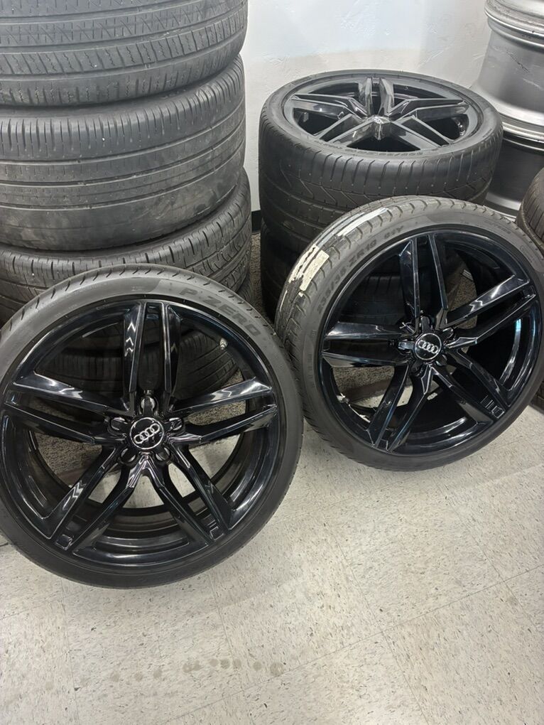Audi R8 19” Wheel Set w/ NEW Pirelli Tires