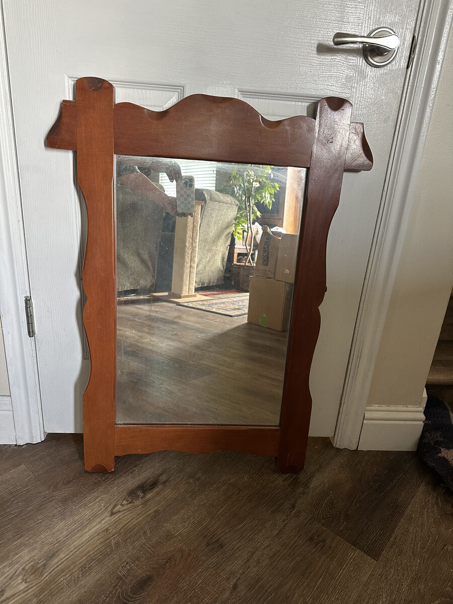 Ethan Allen Colonial Early American Scalloped Mirror