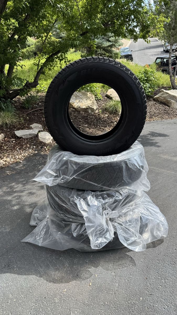 Bridgestone Blizzak Snow tires 235/70 R16