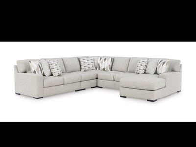 Laurelgrove Pebble Modular Sectional w/ Ottoman