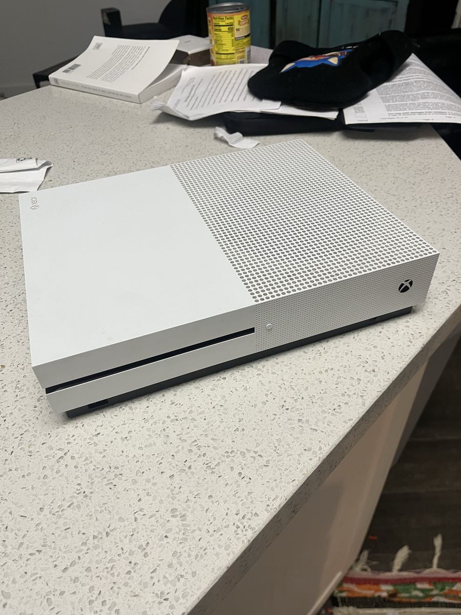Xbox One S plus controller