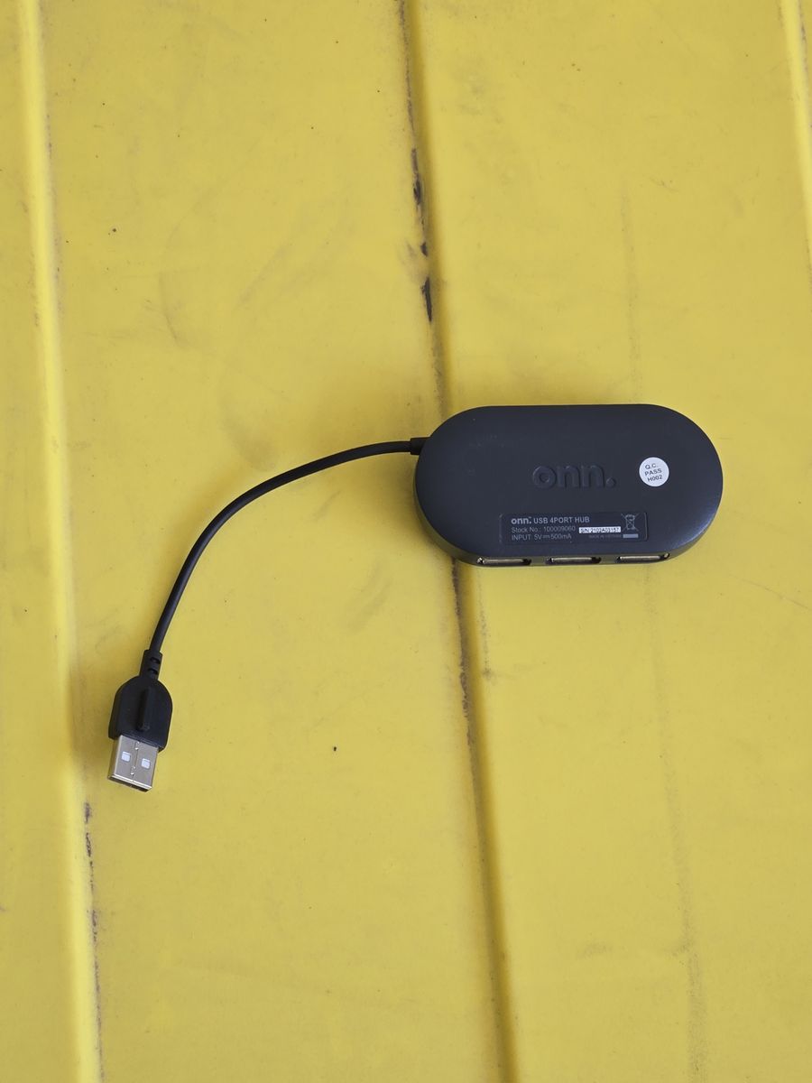 onn Portable 4-Port USB Hub with USB 2.0 Ports