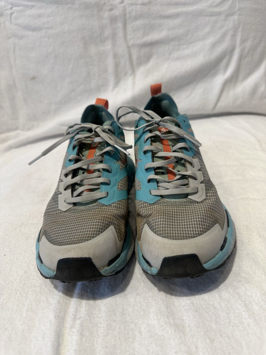 The north face Vectiv women’s size 6.5 beige/blue trail shoes