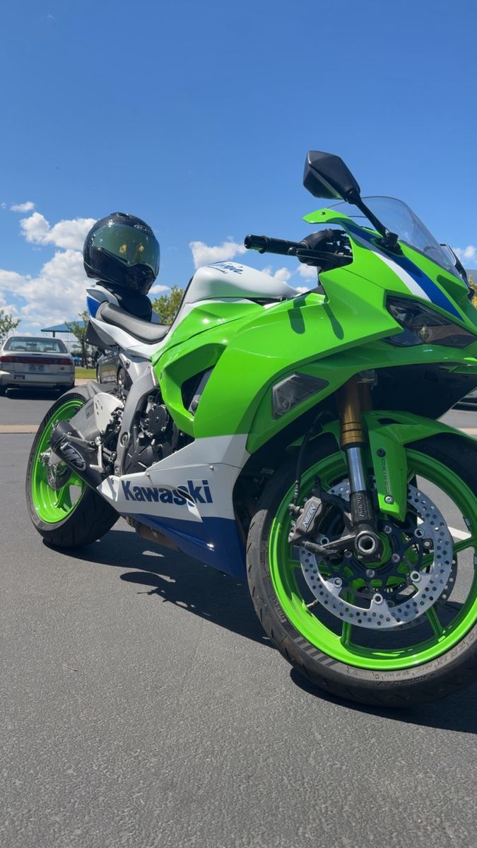 Kawasaki ZX-6R Ninja Green/Blue/White Sportbike