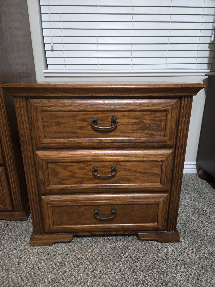Oak Finish 3-Drawer Nightstand End Table Wood Dresser Storage Cabinet