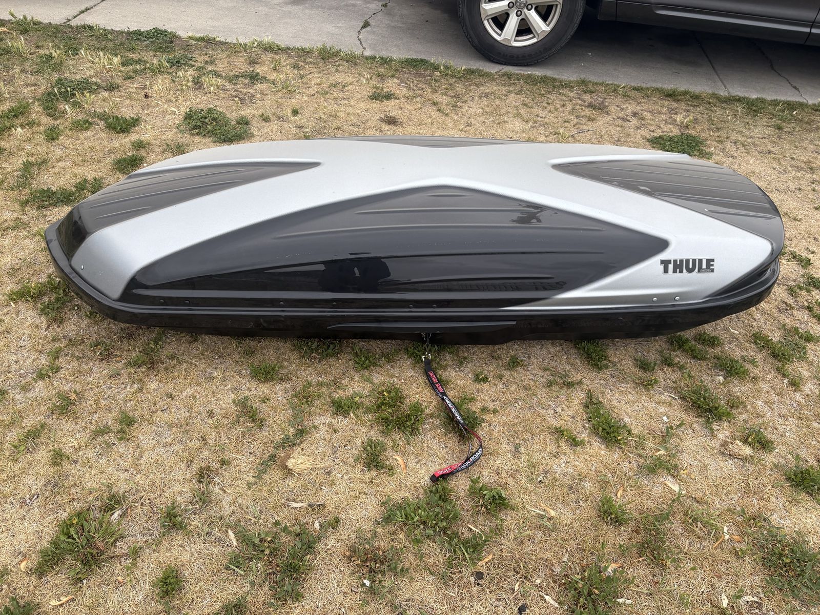 Thule sonic 612 cargo box