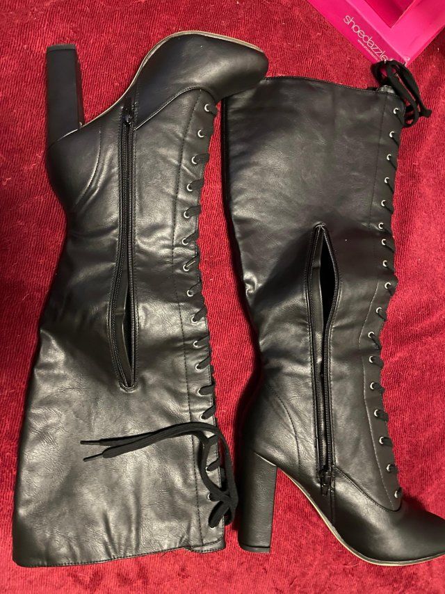 ShoeDazzle Black Lace-Up Knee-High Heeled Boots - Size 7.5