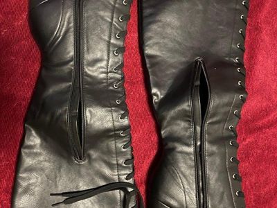ShoeDazzle Black Lace-Up Knee-High Heeled Boots - Size 7.5