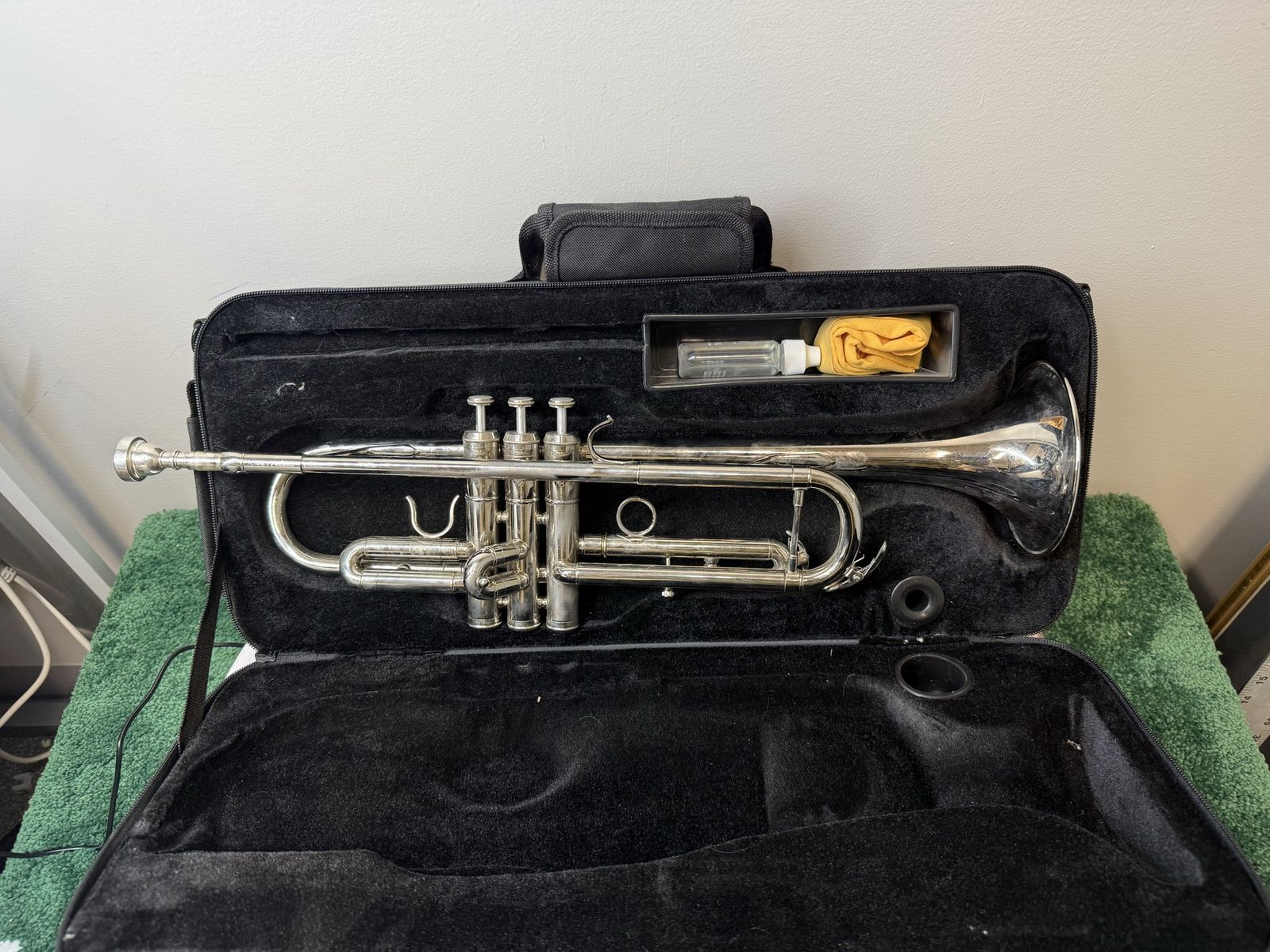 Silver Tone Jean Paul Beginner Student Trumpet - STUCK MOUTHPIECE