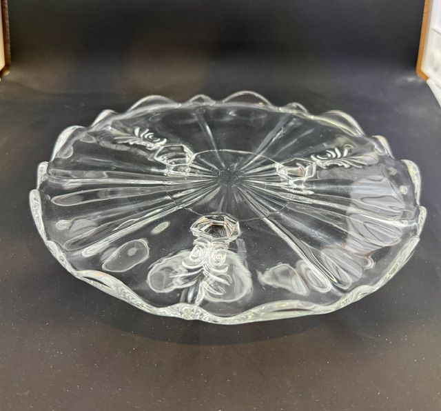 Vintage Scalloped Edge 3 Footed Clear Glass Dessert Cake Plate 8"