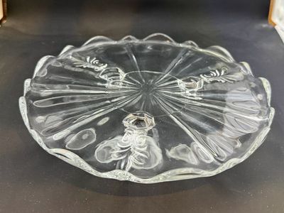 Vintage Scalloped Edge 3 Footed Clear Glass Dessert Cake Plate 8"