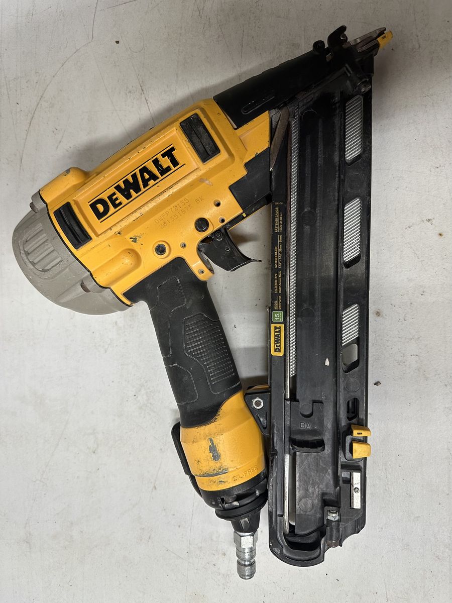DEWALT Pneumatic 15-Gauge DA Nailer DWFP72155