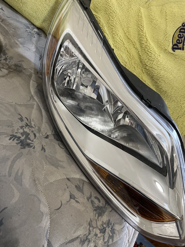 2012-2014 Ford Focus Passenger Headlight