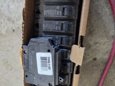 GE THQL2140 & THQL1120 Circuit Breakers - 20A & 40A, 120/240V, 2-Pole & 1-Pole (Bulk Lot)