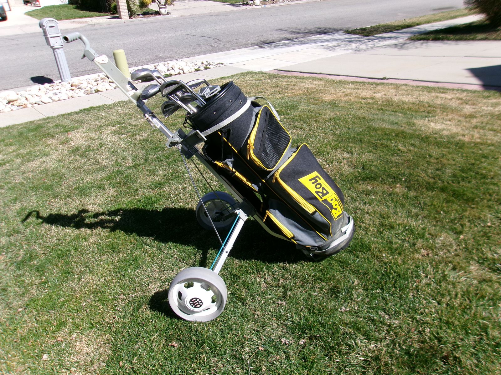 Men's Tour Model TM2000 Golf Club Set in Bag Boy Bag and Cart - Right Hand
