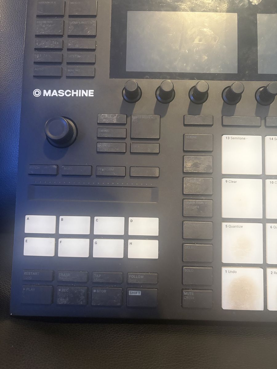 Native Instruments Maschine Music Production Controller MK3