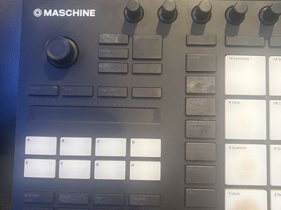 Native Instruments Maschine Music Production Controller MK3