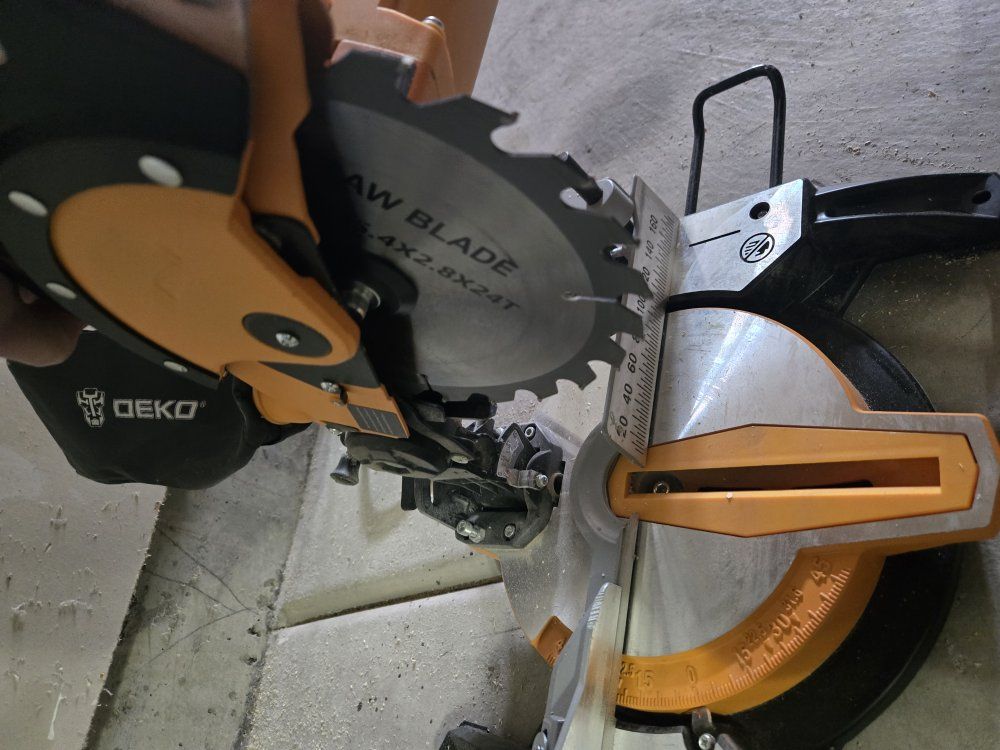 Practically new miter saw chop saw works great