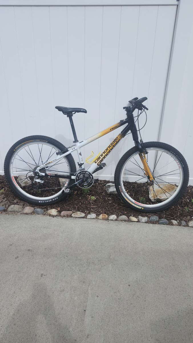 Cannondale mountain bike. Size small f900sl