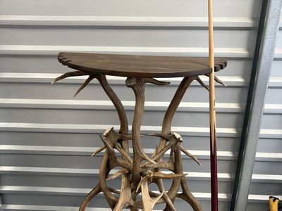 Antler pool cue stand