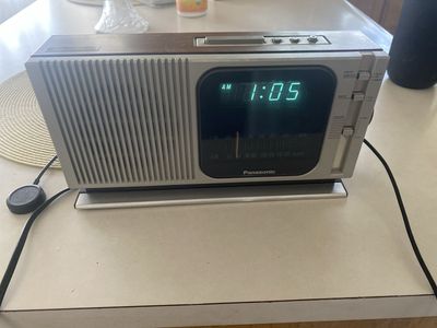 Vintage Panasonic radio and alarm $20