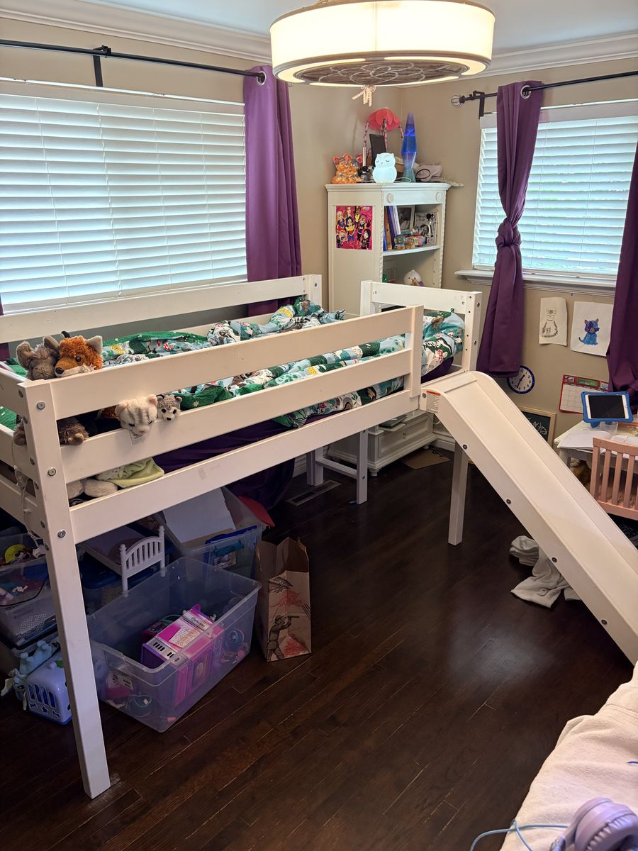 Kids platform bed