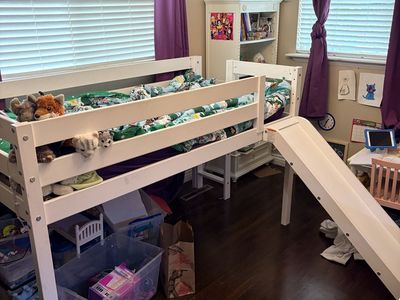 Kids platform bed
