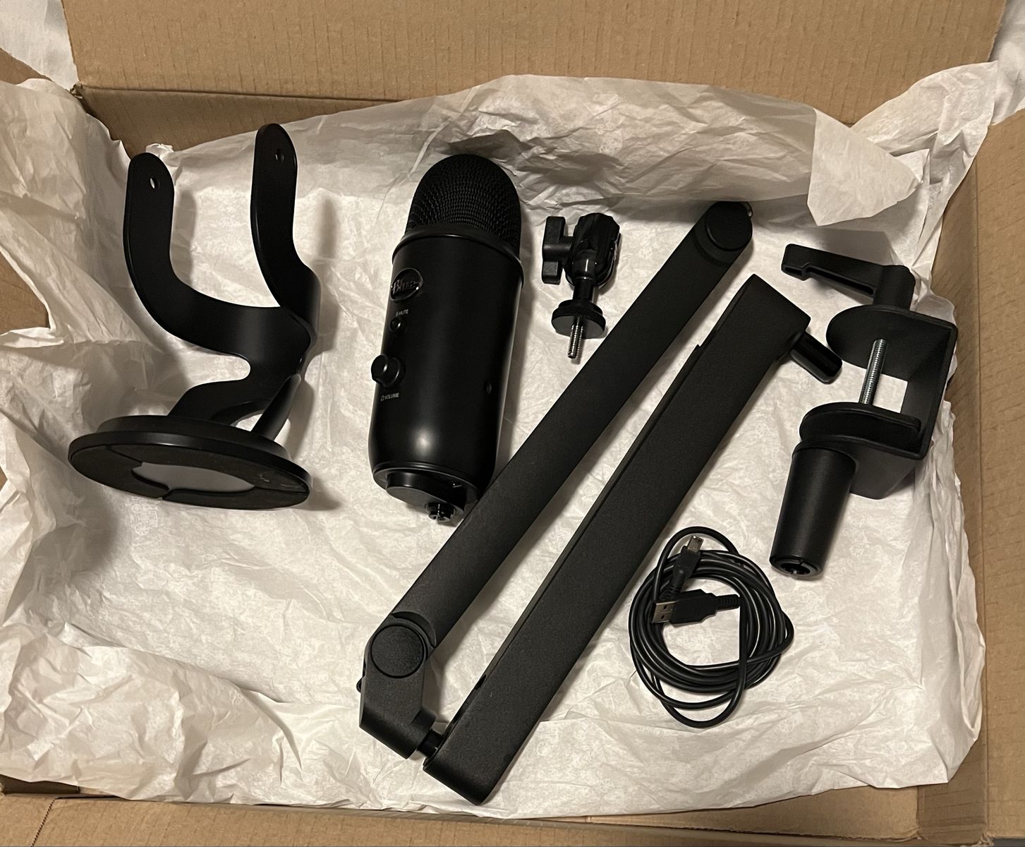 Blue Yeti USB Microphone Blackout Edition with Boom Arm, Desk Clamp, and USB Cable