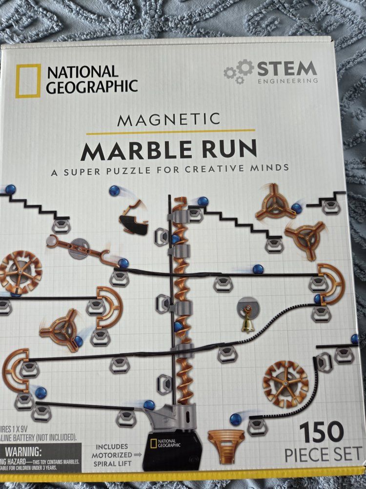 National Geographic Magnetic Marble Run 150-Piece STEM Engineering Set Motorized Spiral Lift