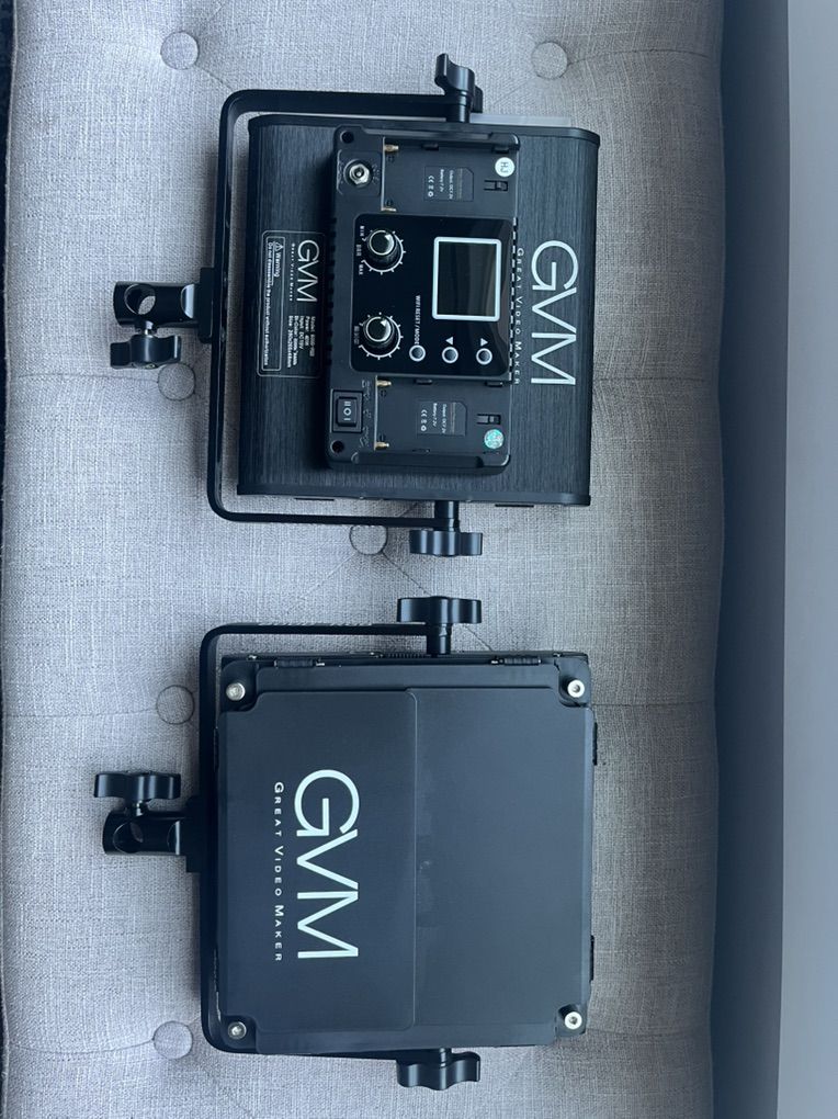 GVM 800D-RGB Lights