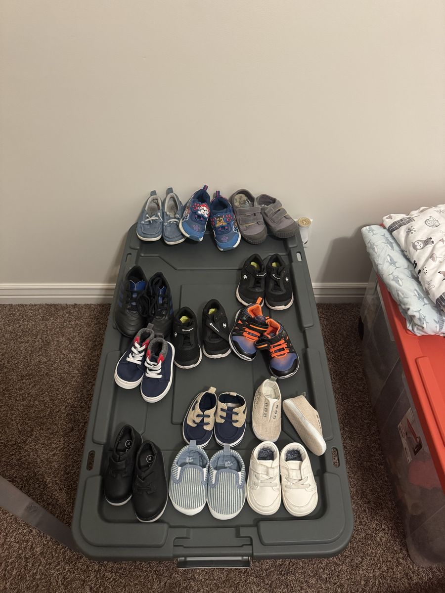 Boys shoes