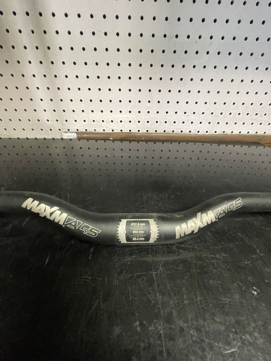 Maxm 425 Mountain Bike Handlebar - 31.8mm Clamp, 640mm Width - Black