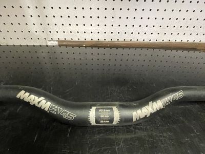 Maxm 425 Mountain Bike Handlebar - 31.8mm Clamp, 640mm Width - Black