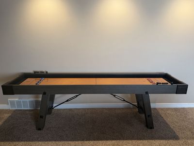 9ft Shuffleboard Table - Excellent Condition - Full Set with Pucks & Scorer