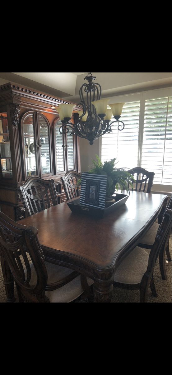 Elegant Traditional Dark Wood Dining Table with 6 Chairs