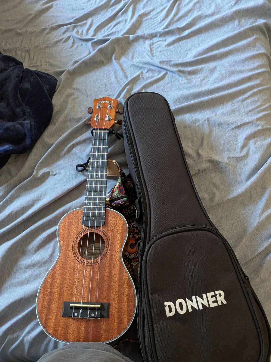 Donner ukelele used like new with case