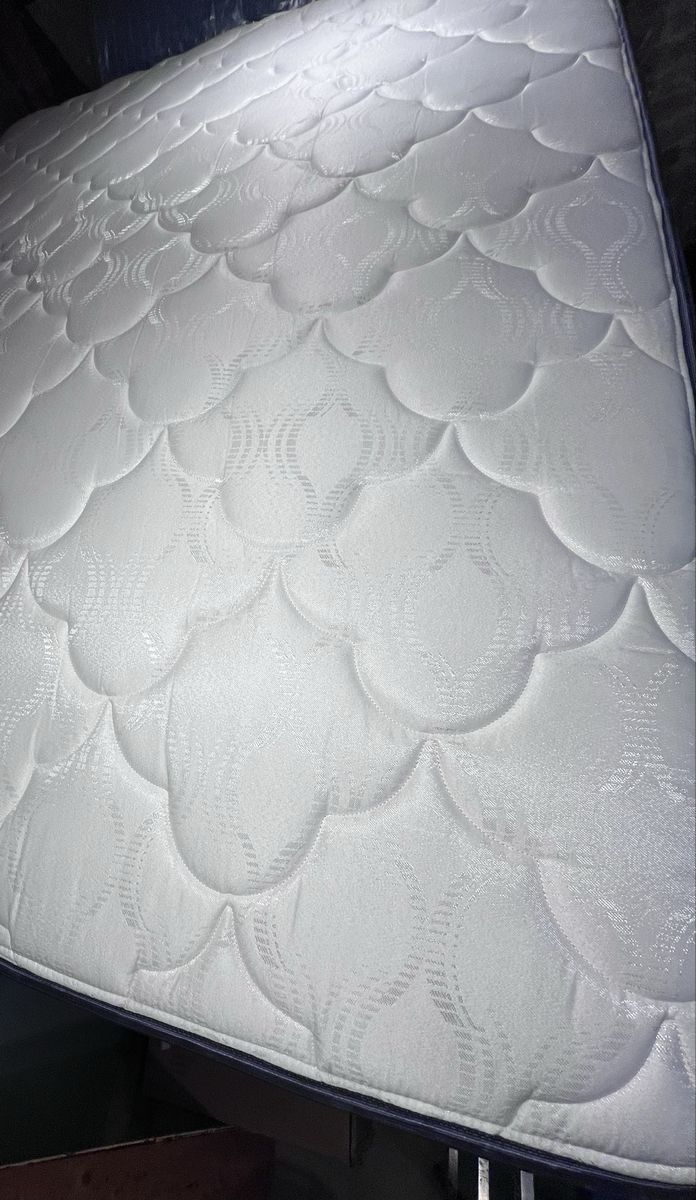 Used Quilted Mattress White Queen size