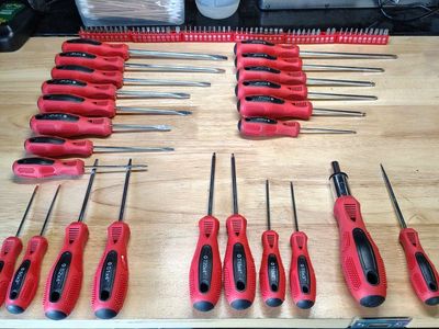 Screwdriver Set w/ Bits, Ratcheting Driver
