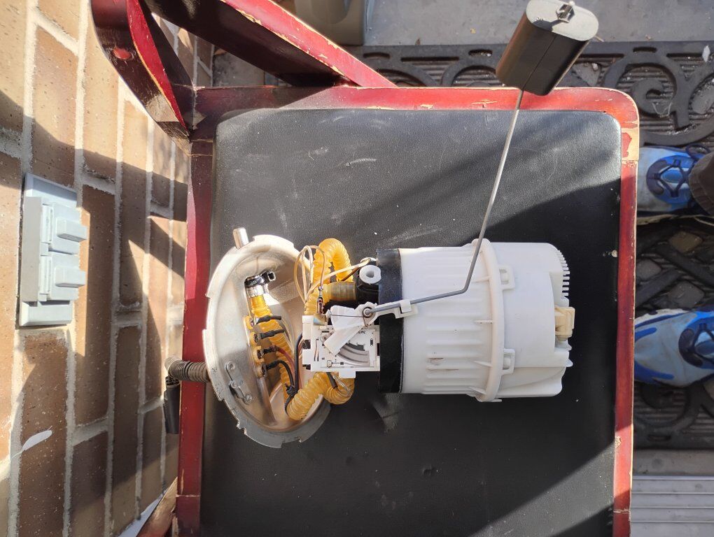 2004 thru 2009 Mazda 3 fuel pump assembly