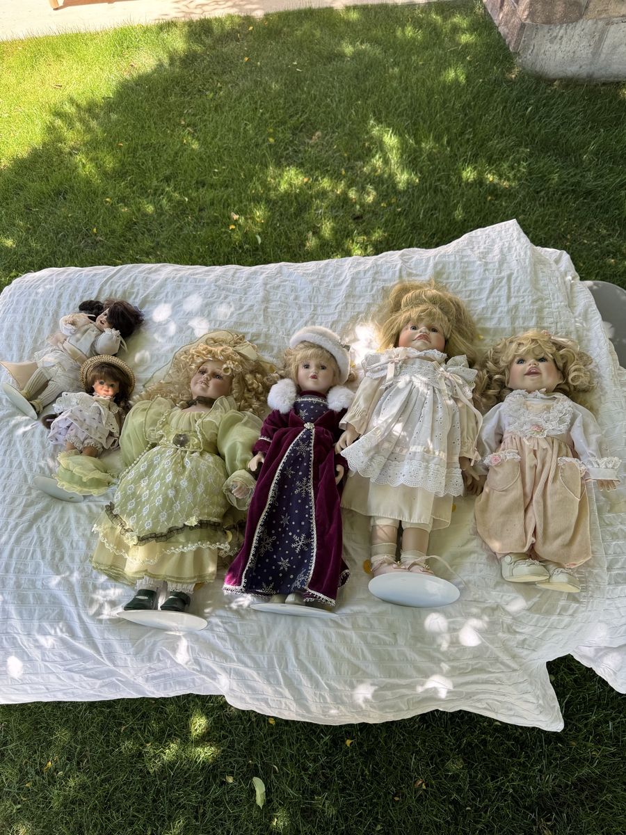 Porcelain dolls different sizes