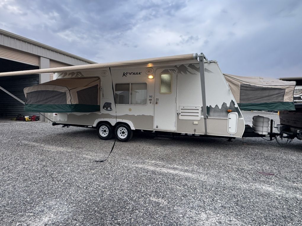 Clean Dutchman kodiak 23TT Triple Bunk