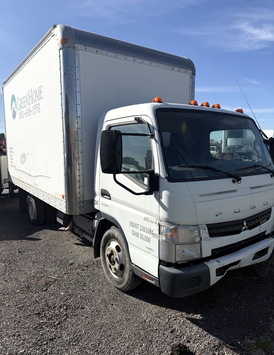 2015 Mitsubishi Fuso FE Box Truck – Clean Title –