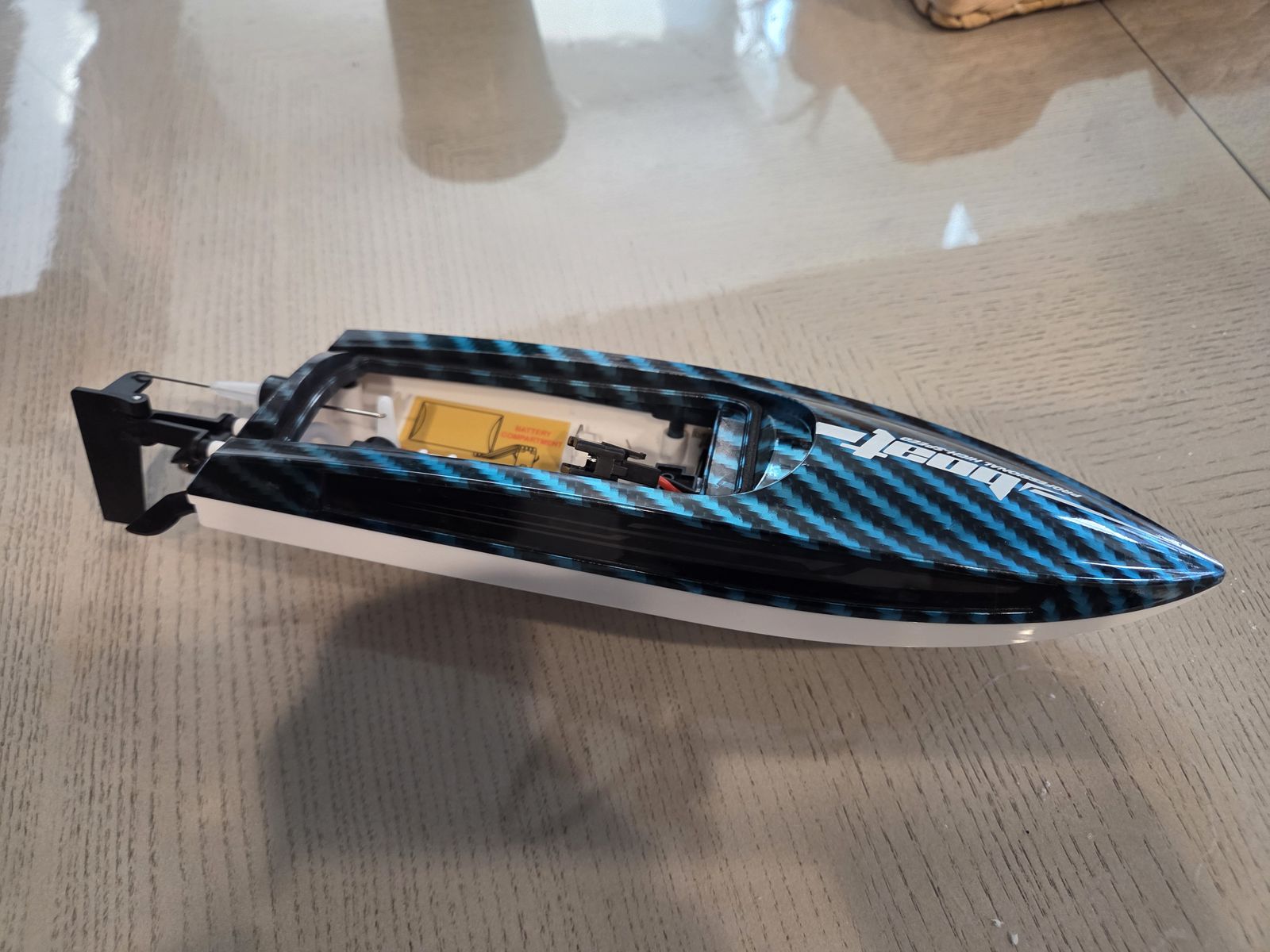 Remote Control RC Boat - 30KMH RC Remote Control Boat with 7 LED Light Modes